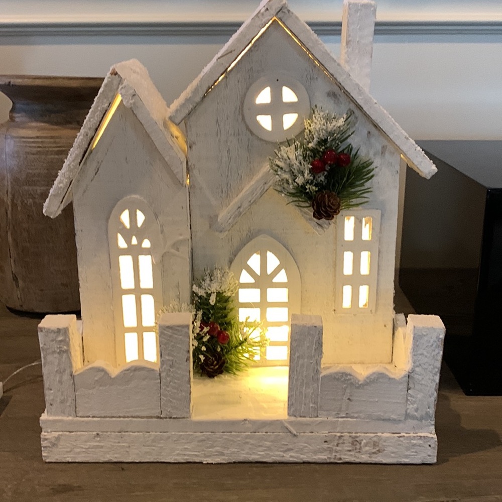 Lighted wooden holiday decor